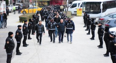Eskişehir merkezli 5 ilde "Kafes-18 Operasyonu"nda yakalanan şüpheliler adliyeye sevk edildi