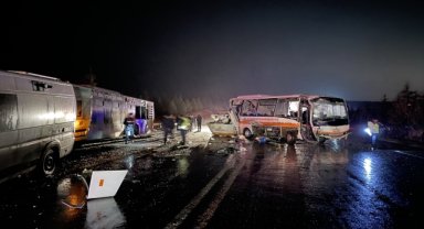 Eskişehir'de belediye otobüsü ve midibüsü ile karavan çarpıştı, 14 kişi yaralandı