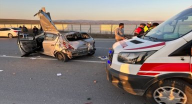 Eskişehir'de iki otomobilin çarpıştığı kazada 3 kişi yaralandı