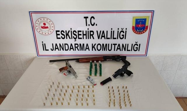 Eskişehir'de silah ve mühimmat kaçakçılığı operasyonunda 2 şüpheli yakalandı