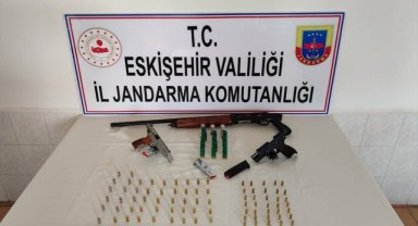 Eskişehir'de silah ve mühimmat kaçakçılığı operasyonunda 2 şüpheli yakalandı