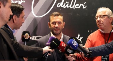 Galatasaray Teknik Direktörü Buruk UEFA Avrupa Ligi'nde turu geçeceklerine inanıyor