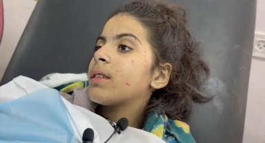 Gazze'de 4 gün enkaz altında kalan küçük kız, yanındaki kardeşini Kur'an okuyarak avutmaya çalışmış