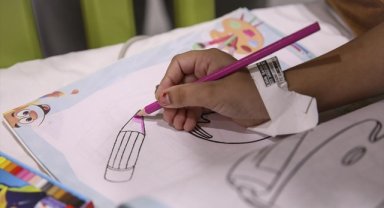 Gazze'den getirilen Filistinli çocuklar, yaşıtları gibi koşup oynamak istiyor