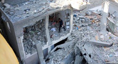 Gazze'nin kuzeyindeki Şucaiye Mahallesi'ndeki yıkım İsrail saldırılarının boyutunu gösteriyor