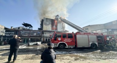 GÜNCELLEME - Kayseri'de sanayi sitesindeki bir iş yerinde çıkan yangın kontrol altına alındı