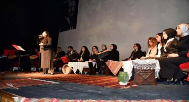 Gürün'de yollarda onarım çalışması sürüyor