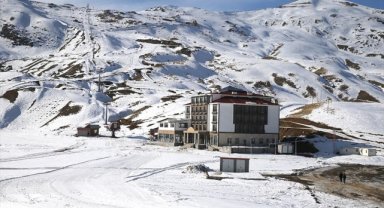 Hakkari'deki kayak merkezi sezon için gün sayıyor