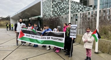 Hollanda'da çocuklar Filistin'e destek için Uluslararası Ceza Mahkemesine yürüdü