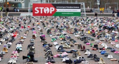 Hollanda'da, İsrail'in katlettiği Filistinli çocuklar için yaklaşık 8 bin çift ayakkabı bırakıldı