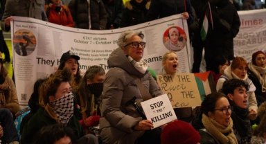 Hollanda'da tren istasyonlarında Filistin'e destek için oturma eylemleri yapıldı