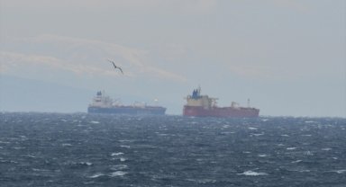 Irak, Gazze için 10 milyon litre akaryakıt yüklü gemi gönderdi