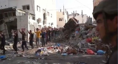 İsrail ordusu yine "silahlarıyla teslim olan terörist kurgusu" yaptı