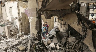 İsrail'in Gazze'de devam eden saldırılarında onlarca Filistinli öldü