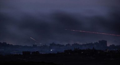 İsrail'in Gazze'ye hava ve topçu saldırılarında çok sayıda kişi öldü ve yaralandı