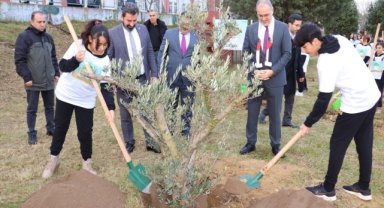 İsrail'in saldırılarında hayatını kaybeden Gazzeli çocuklar anısına Sakarya'da 6 bin fidan dikildi