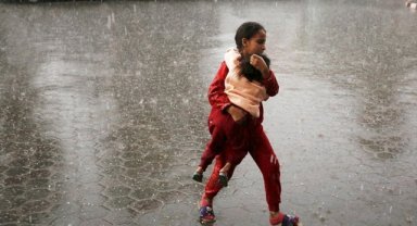 İsrail'in zorla yerinden ettiği Filistinlilerin yaşam şartları yağışla daha da ağırlaşıyor