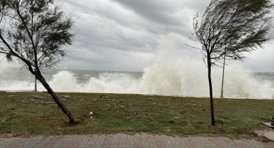 İstanbul Valiliği, kentin kuzeyinde beklenen fırtına nedeniyle vatandaşları uyardı
