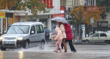 Kahramanmaraş'ta kuvvetli sağanak yaşamı olumsuz etkili oluyor