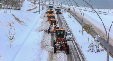 Karayolları ekipleri, Doğu'daki 6 ilde 320 iş makinesiyle karla mücadele edecek