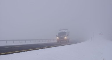 Kars ve Ardahan'da sis ulaşımı aksattı