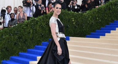 Katı kişi sendromuyla savaşan Kanadalı şarkıcı Celine Dion artık kaslarını kontrol edemiyor