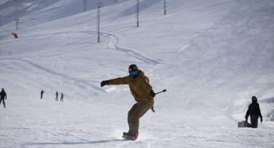 Kayak merkezlerinde en fazla kar kalınlığı 116 santimetreyle Palandöken'de ölçüldü