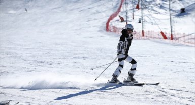 Kayak merkezlerinde en fazla kar kalınlığı 143 santimetreyle Palandöken'de ölçüldü