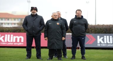 Kayseri Büyükşehir Belediye Başkanı Memduh Büyükkılıç, Kayserispor Kulübünü ziyaret etti