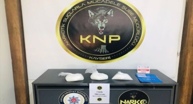 Kayseri'de bir araçta 2 kilo 700 gram sentetik uyuşturucu ele geçirildi