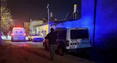 Kayseri'de bir kişi birlikte yaşadığı kadını av tüfeğiyle yaraladı