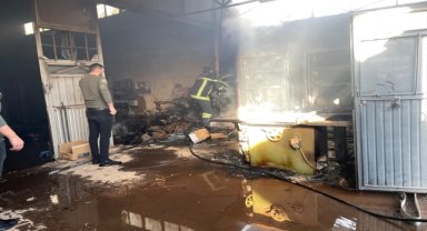 Kayseri'de çelik kapı üreten iş yerinde çıkan yangın söndürüldü