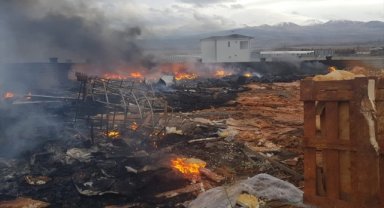 Kayseri'de demir atölyesinin bahçesinde çıkan yangın söndürüldü