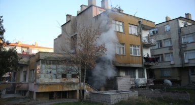 Kayseri'de metruk binada çıkan yangın söndürüldü