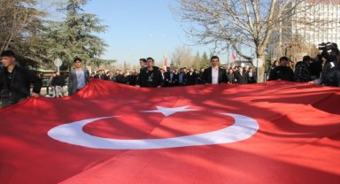 Kayseri'de öğrenciler şehitler için yürüdü