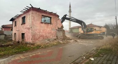 Kırıkkale'de metruk binaların yıkımı devam ediyor