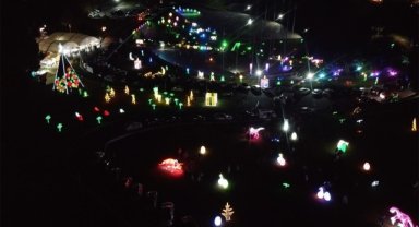 Kolombiya'nın tarihi Boyaca Köprüsü yeni yıl öncesi ışıklarla süslendi