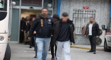 Konya merkezli dolandırıcılık operasyonunda yakalanan 15 zanlı tutuklandı