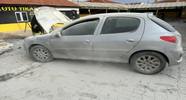 Konya'da park halindeki otomobilde çıkan yangın söndürüldü