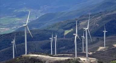 Küresel yenilenebilir enerji kapasitesini üç katına çıkarmak için 118 ülke taahhütte bulundu