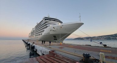 Kuşadası yılın son kruvaziyerini ağırlıyor