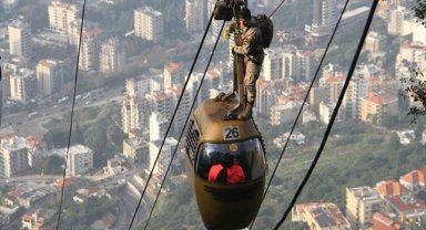 Lübnan'da teleferikte mahsur kalan 19 kişi saatler sonra kurtarıldı