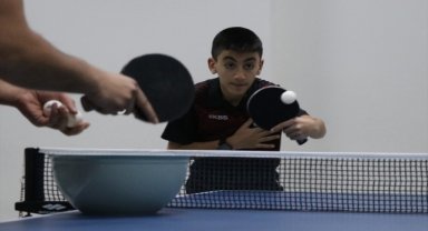 Masa tenisi otizmli Yiğit'i sosyalleştirdi