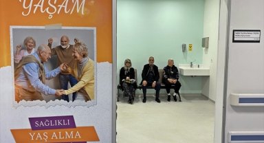 Mersin'de 65 yaş ve üstü vatandaşlar "Sağlıklı Yaş Alma Merkezi"ne emanet