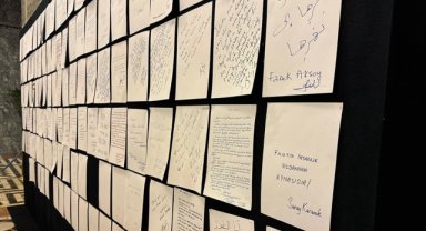 Milletvekilleri, Meclis'teki panoya el yazılarıyla Filistin'e destek mesajları yazdı