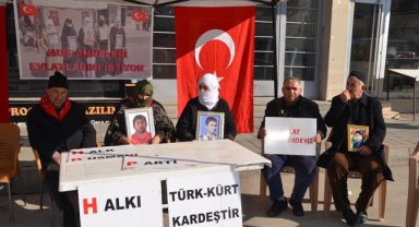 Muşlu aileler çocuklarına kavuşma ümidiyle HDP önündeki eylemini sürdürüyor