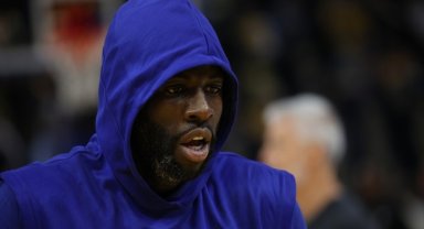 NBA, rakibinin yüzüne vuran Draymond Green'e süresiz uzaklaştırma cezası verdi