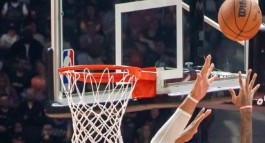 NBA sezon içi turnuvasında Bucks ve Lakers, konferans yarı finaline yükseldi