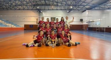 Nevşehir Belediyesi Gençlik ve Spor Kulübü Kız Voleybol Takımı namağlup şampiyon oldu