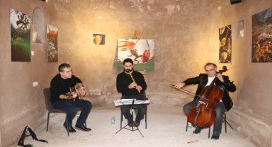 Niğde'de Toros kurbağasının su altında çekilen fotoğrafları sergileniyor